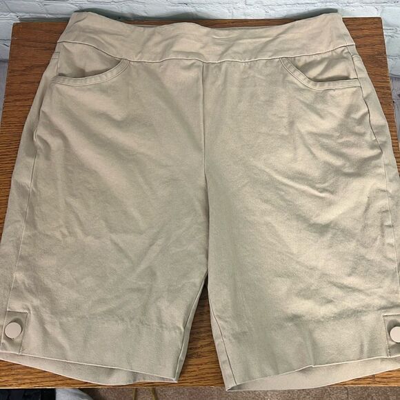 Soft Surroundings Khaki Jegging style pull on Chino Shorts Women's Size Medium - Picture 1 of 5